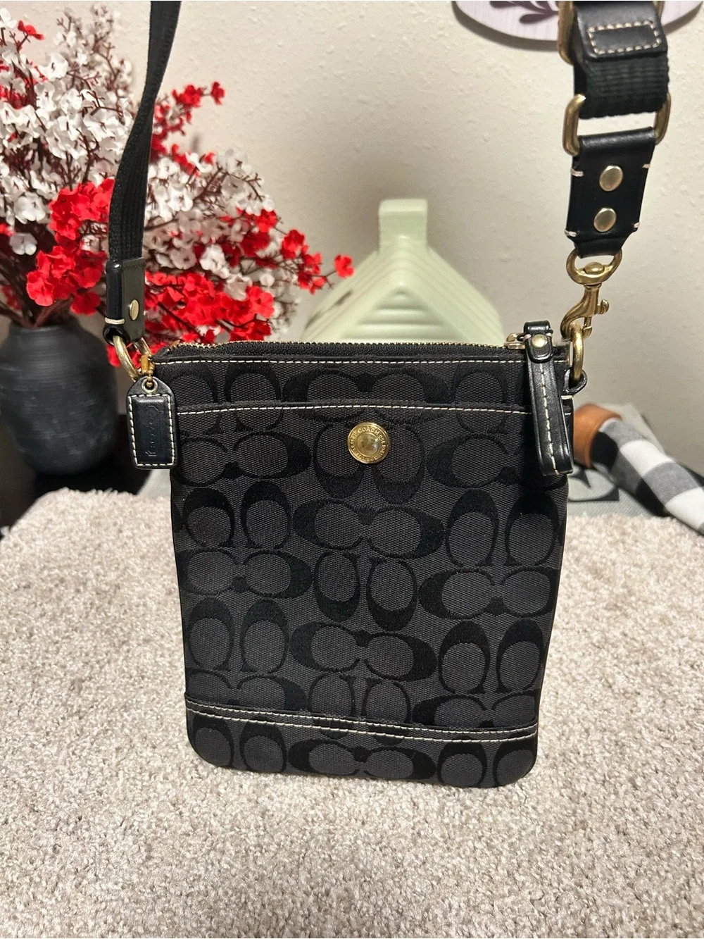 Vintage ‘07 Coach Hampton Black Swingpack Canvas Crossbody Bag with Leather Trim